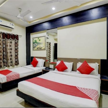 Hotel Krishna Palace Ahmedabad Ngoại thất bức ảnh