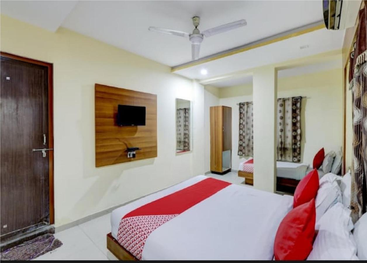 Hotel Krishna Palace Ahmedabad Ngoại thất bức ảnh