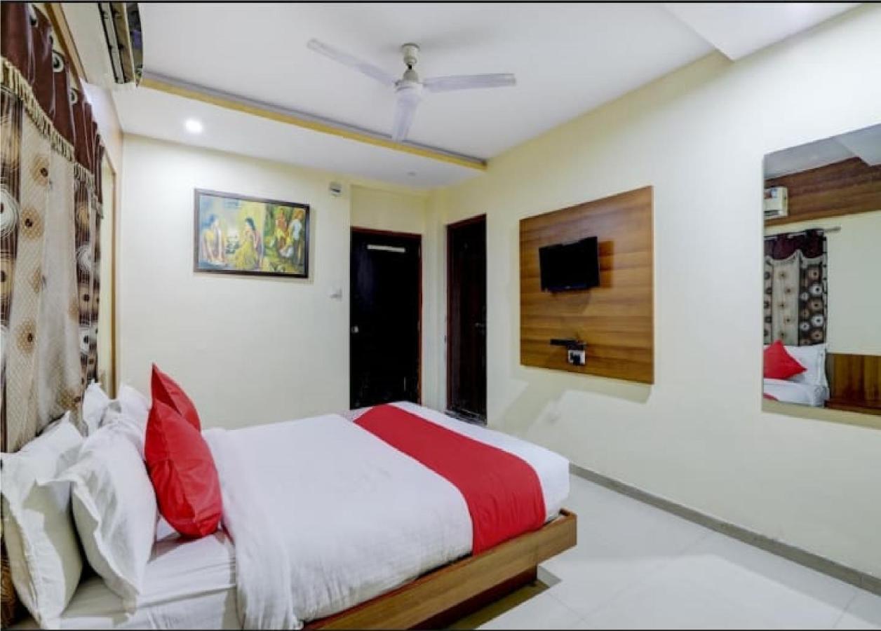 Hotel Krishna Palace Ahmedabad Ngoại thất bức ảnh