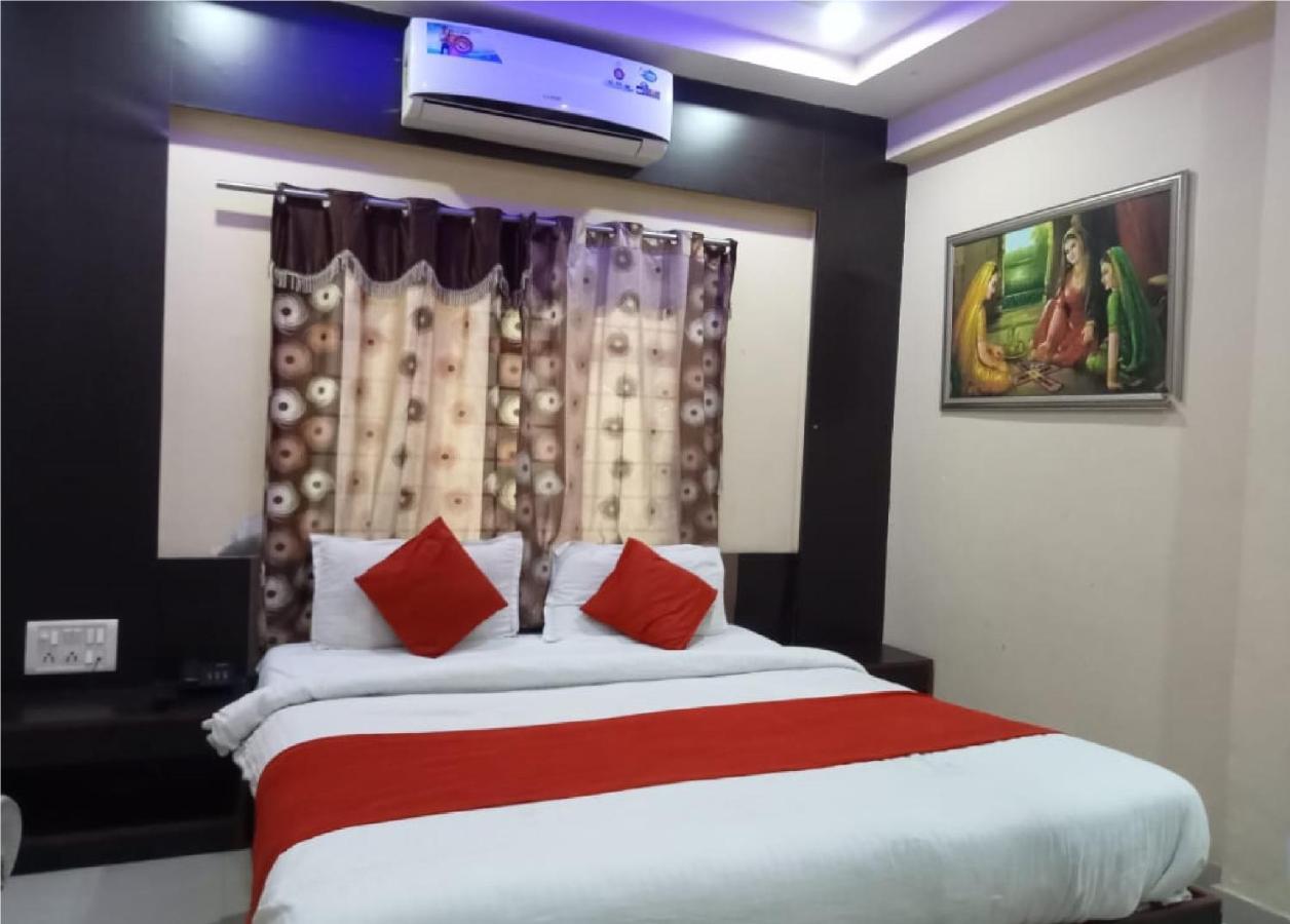 Hotel Krishna Palace Ahmedabad Ngoại thất bức ảnh