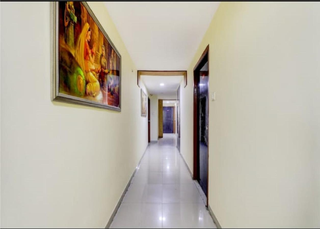 Hotel Krishna Palace Ahmedabad Ngoại thất bức ảnh