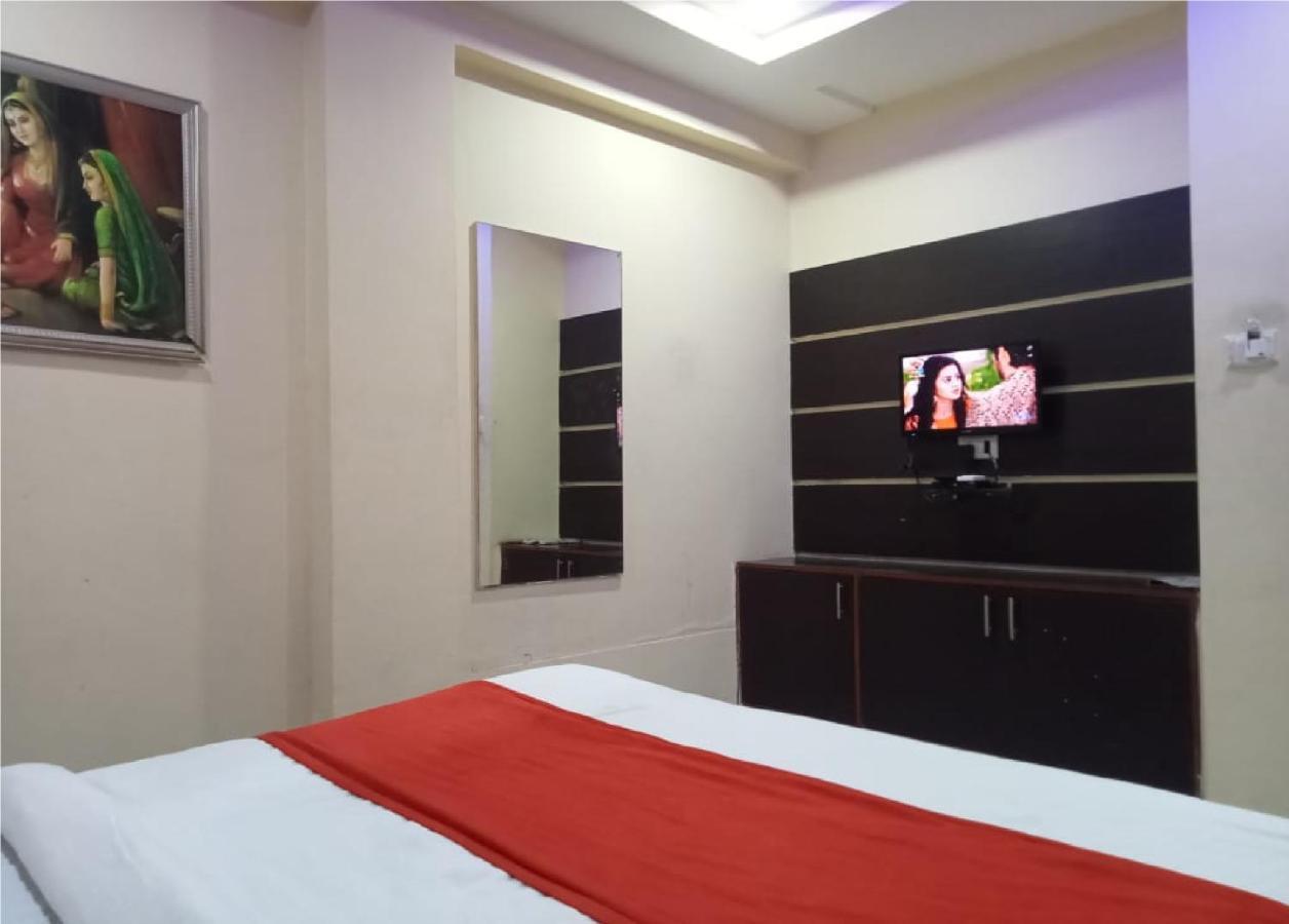 Hotel Krishna Palace Ahmedabad Ngoại thất bức ảnh