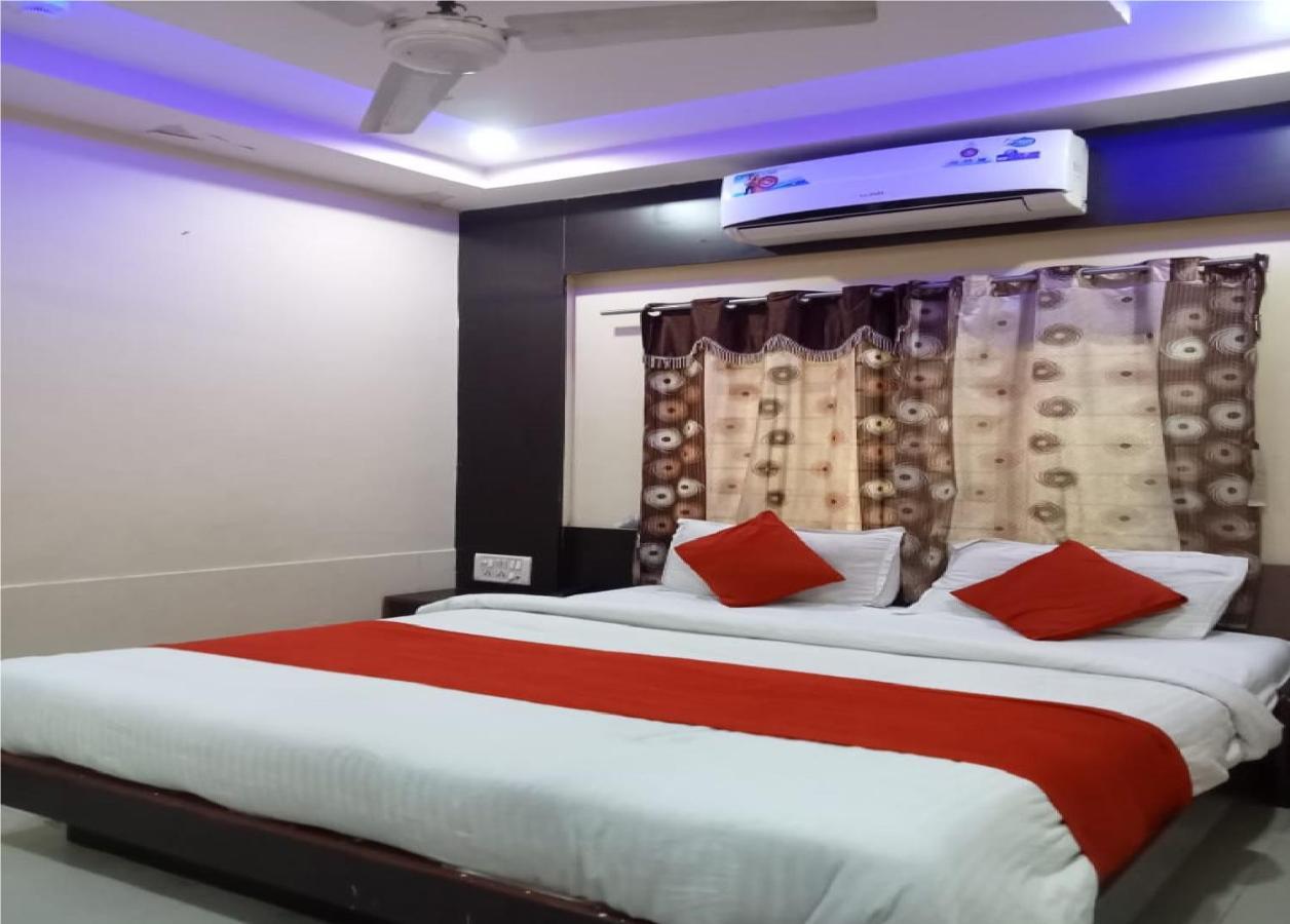 Hotel Krishna Palace Ahmedabad Ngoại thất bức ảnh