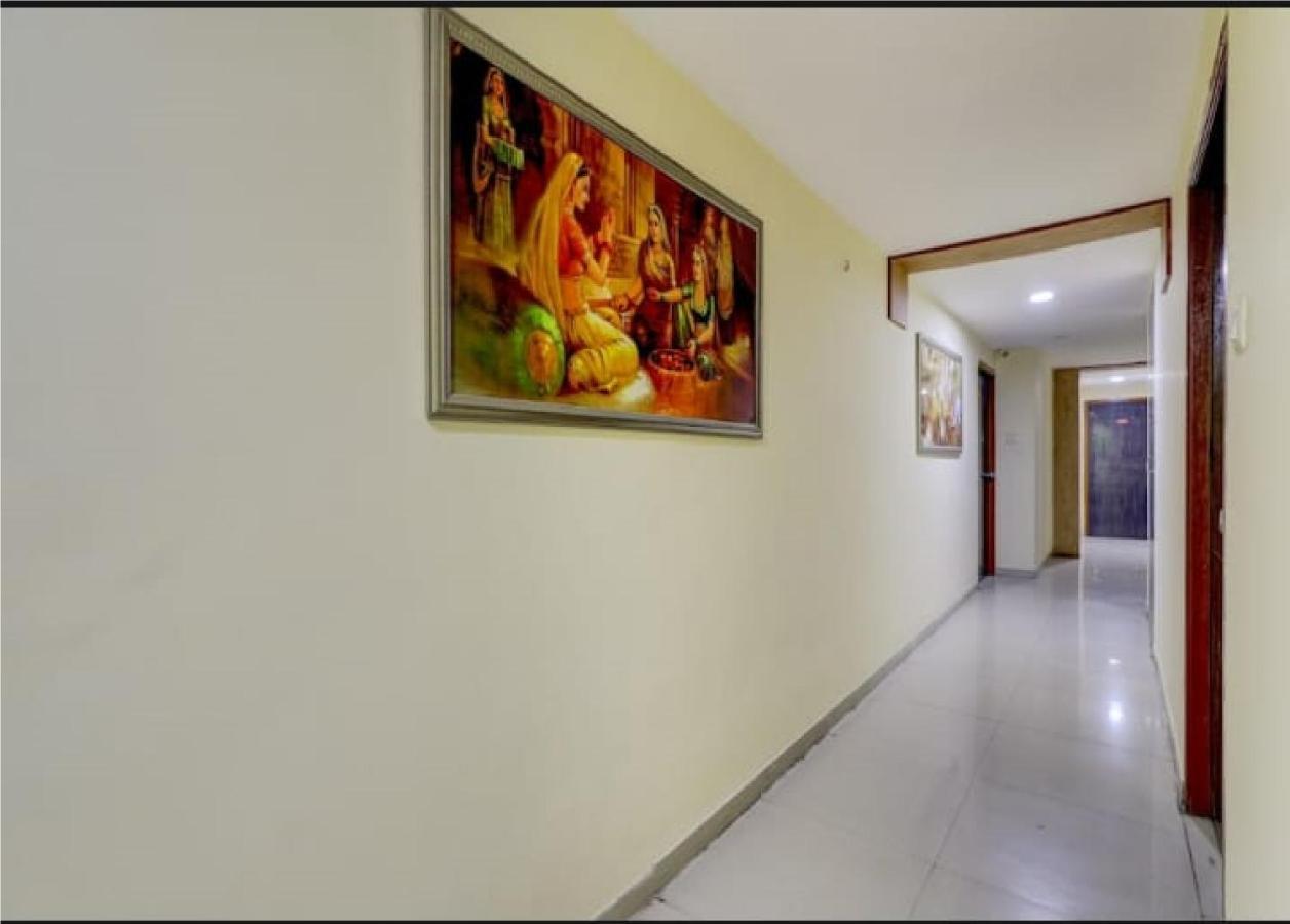 Hotel Krishna Palace Ahmedabad Ngoại thất bức ảnh