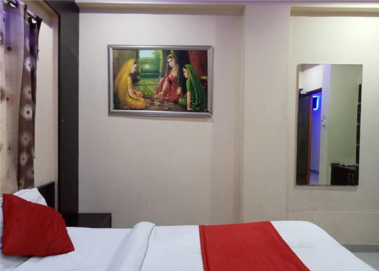 Hotel Krishna Palace Ahmedabad Ngoại thất bức ảnh