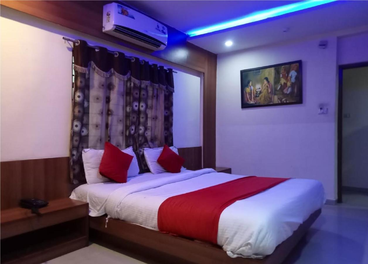 Hotel Krishna Palace Ahmedabad Ngoại thất bức ảnh