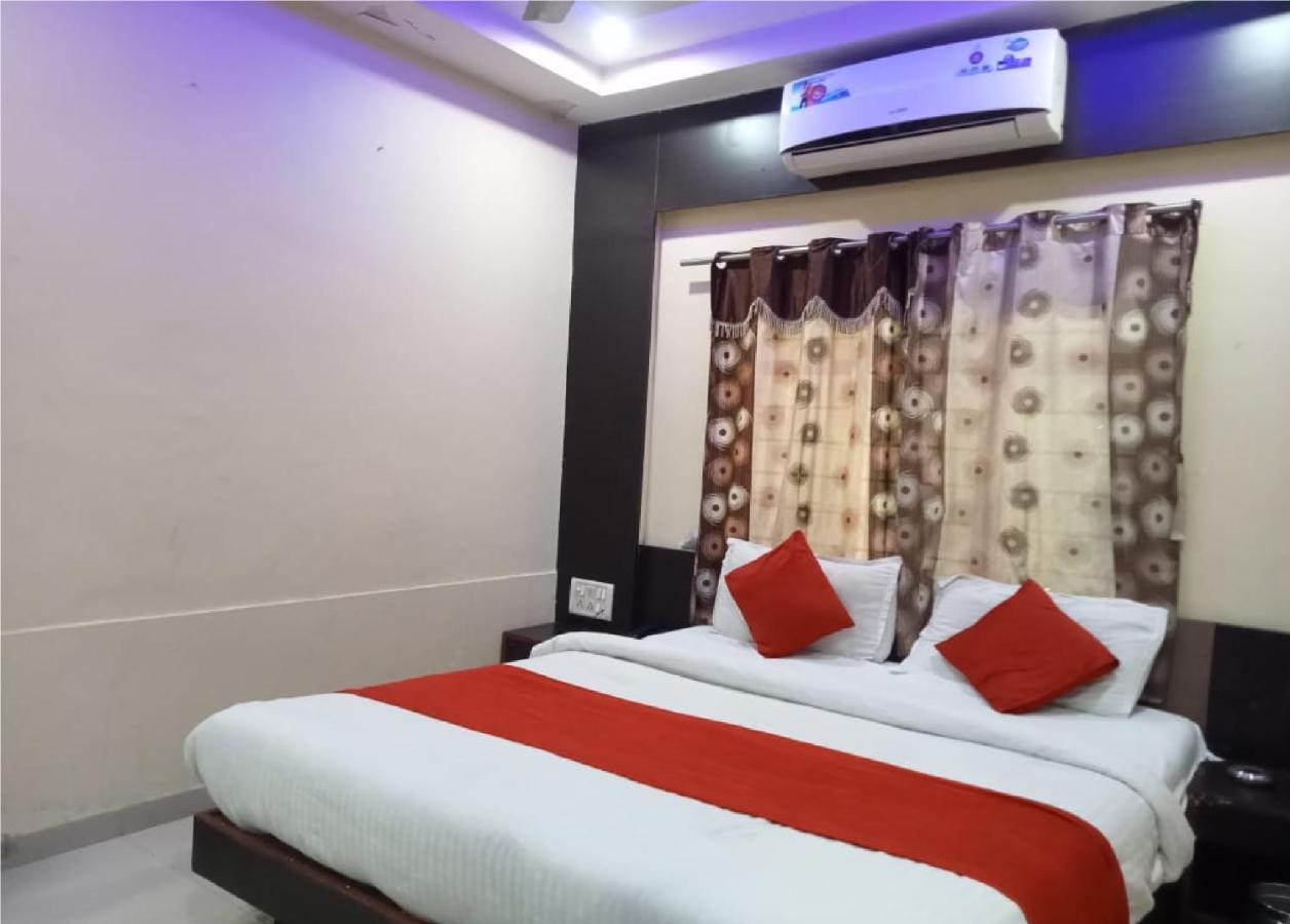 Hotel Krishna Palace Ahmedabad Ngoại thất bức ảnh