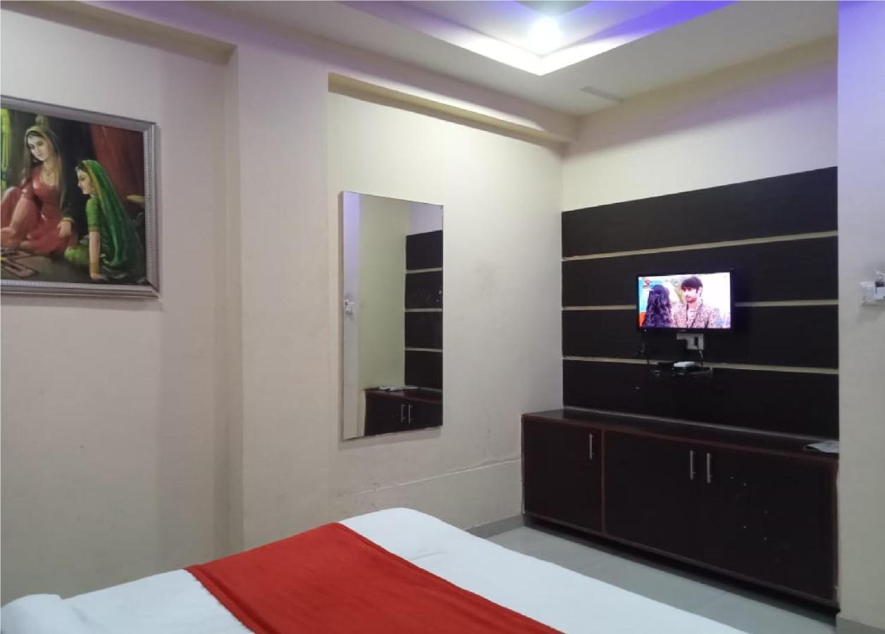 Hotel Krishna Palace Ahmedabad Ngoại thất bức ảnh