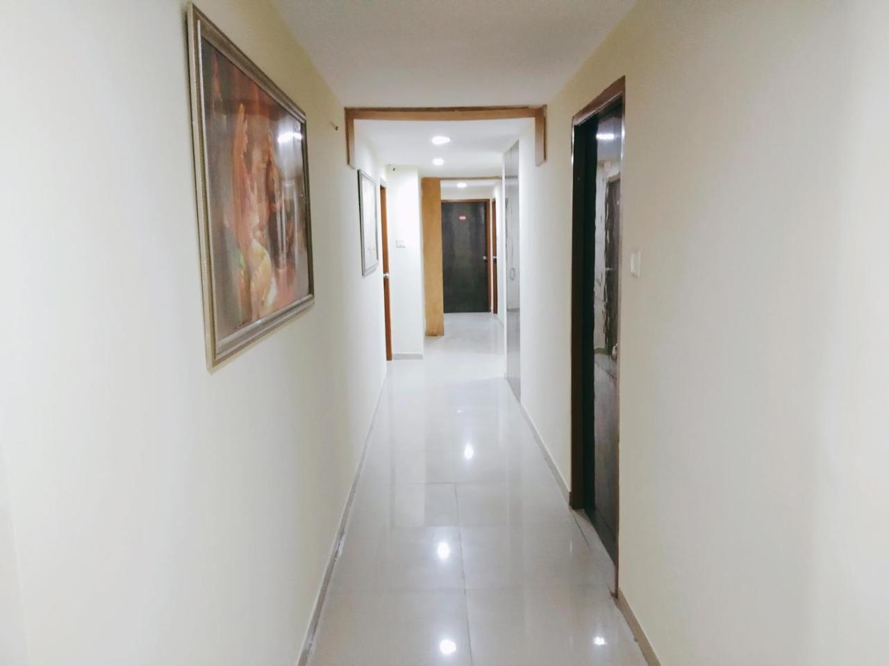 Hotel Krishna Palace Ahmedabad Ngoại thất bức ảnh