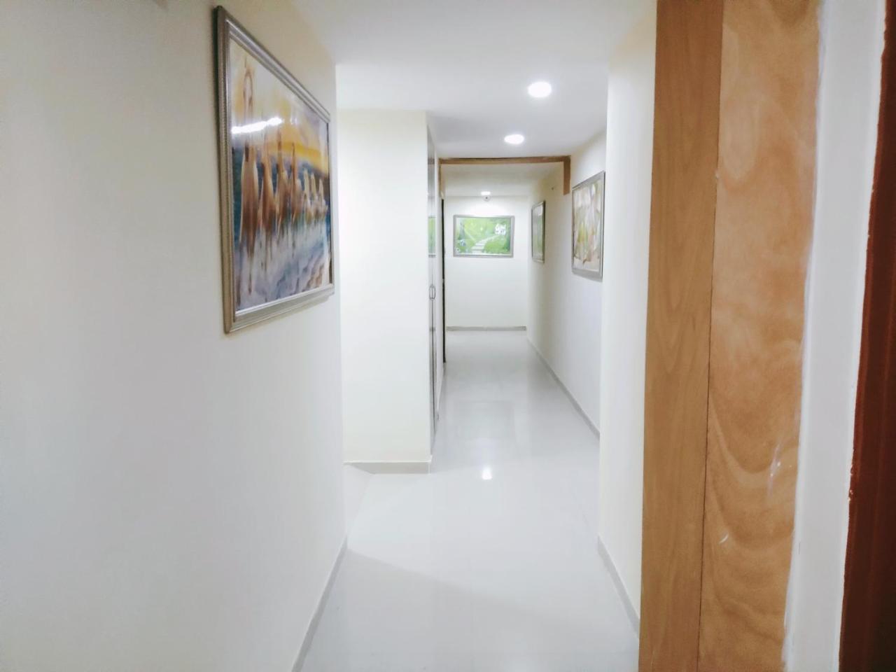 Hotel Krishna Palace Ahmedabad Ngoại thất bức ảnh