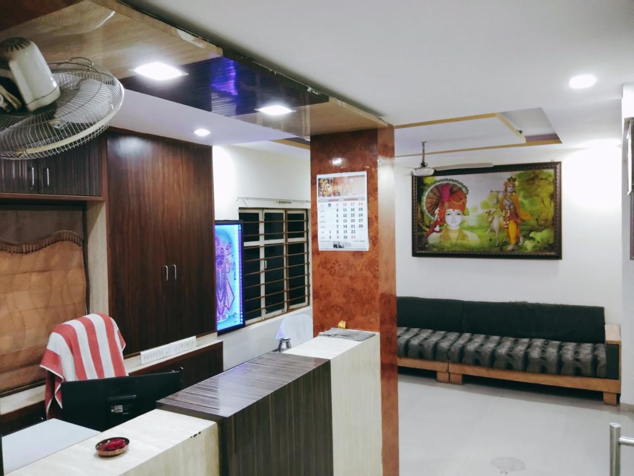 Hotel Krishna Palace Ahmedabad Ngoại thất bức ảnh